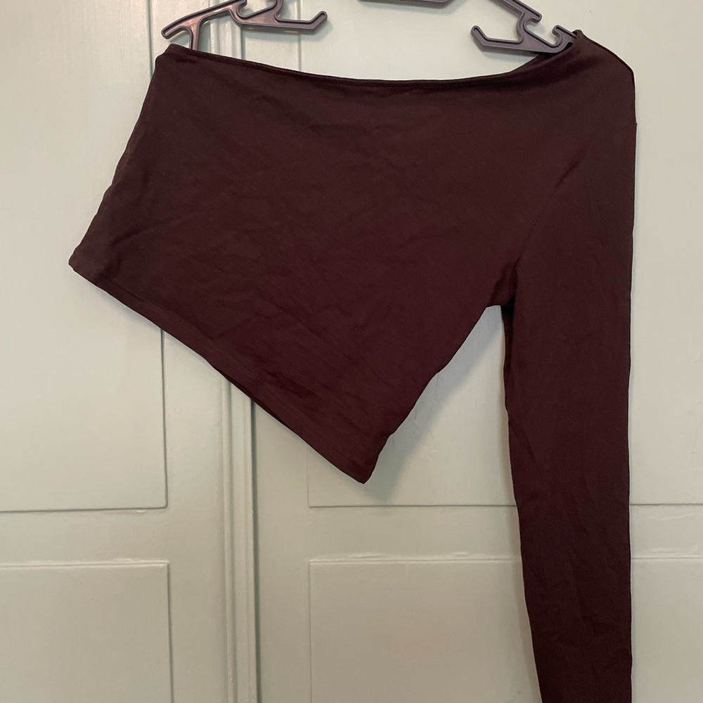 Divided one shoulder long sleeve crop top size M